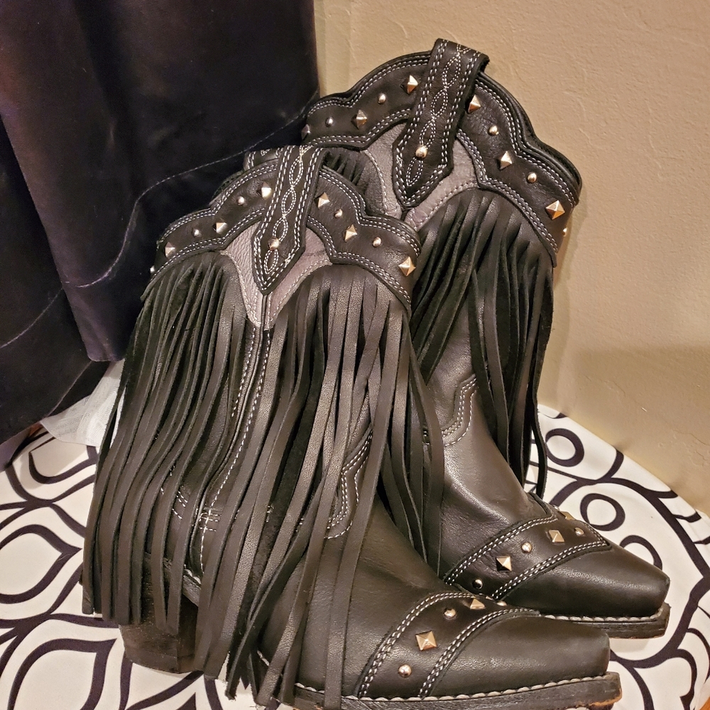 Super cute cowgirl boots